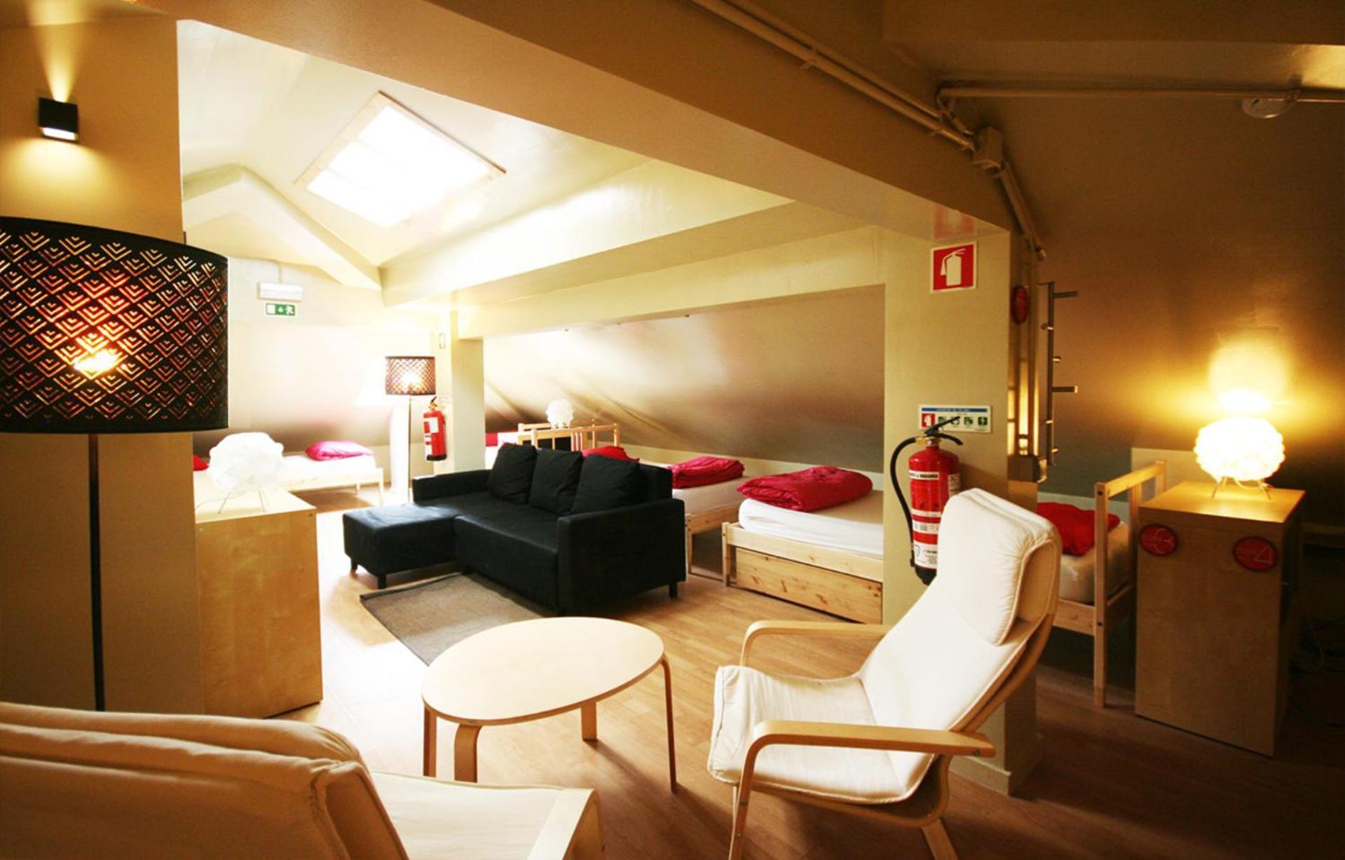 Pilot Design & Bar Hostal Oporto